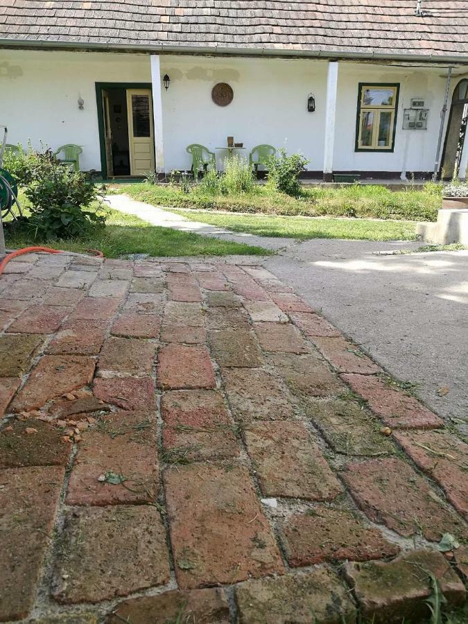 Terez Haza Hotel Pazmand Buitenkant foto